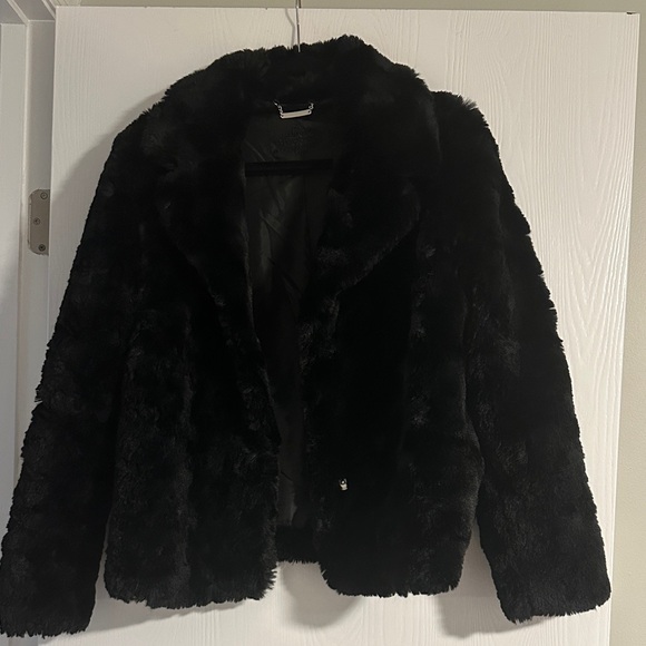 Jackets & Blazers - Elegant Black Faux Fur Jacket